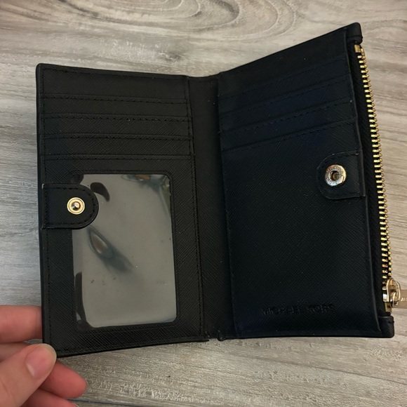 Michael Kors folding card wallet - Picture 2 of 5